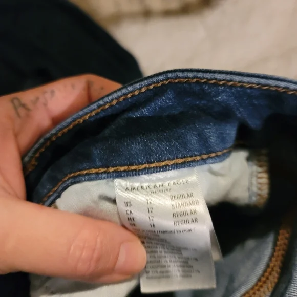 American Eagle super stretched stressed jeans - Picture 6 of 7